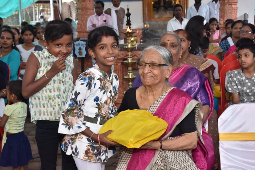 ಪುಸ್ತಕ ವಿತರಣಾ ಕಾರ್ಯಕ್ರಮ 2024