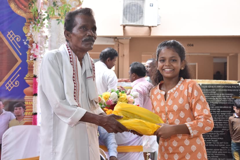 ಪುಸ್ತಕ ವಿತರಣಾ ಕಾರ್ಯಕ್ರಮ 2024