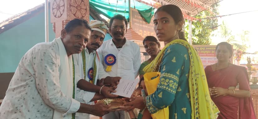 ತೆಂಕ ಎಡಪದವಿನ ನಿವಾಸಿಯಾದ ವಿಜಯಲಕ್ಷ್ಮಿ ಎಂಬವರ 2 ಹೆಣ್ಣು ಮಕ್ಕಳ ವಿದ್ಯಾಭ್ಯಾಸಕ್ಕಾಗಿ ಶ್ರೀ ಶ್ರೀ ಕಲ್ಪವೇದಿಕೆ ವತಿಯಿಂದ ಸಹಾಯ ಹಸ್ತ